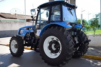 TRATOR PARA LIMPEZA PÚBLICA E AGRICULTURA