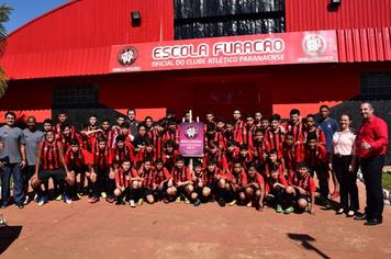 ESCOLA FURACÃO: UMA PARCERIA ENTRE O CLUBE ATLÉTICO PARANAENSE E A PREFEITURA DE BURI