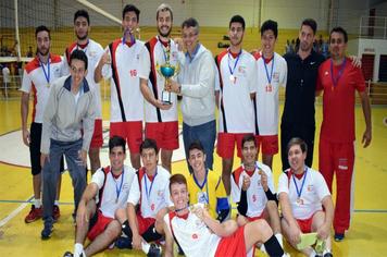 VÔLEI MASCULINO É CAMPEÃO DE CAMPEONATO REGIONAL EM ITAPEVA. FEMININO FICA EM SEGUNDO LUGAR.