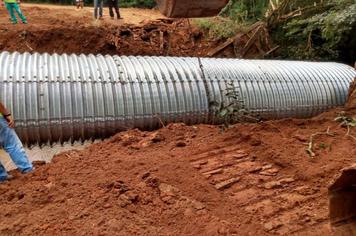 MAIS UMA PONTE DE MADEIRA É SUBSTITUÍDA POR TUBO ARMICO