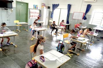 Volta às aulas é marcada por alunos curiosos e felizes