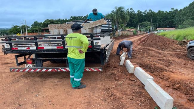 Prefeitura de Buri da início as obras de lajotamento no Distrito do Matão